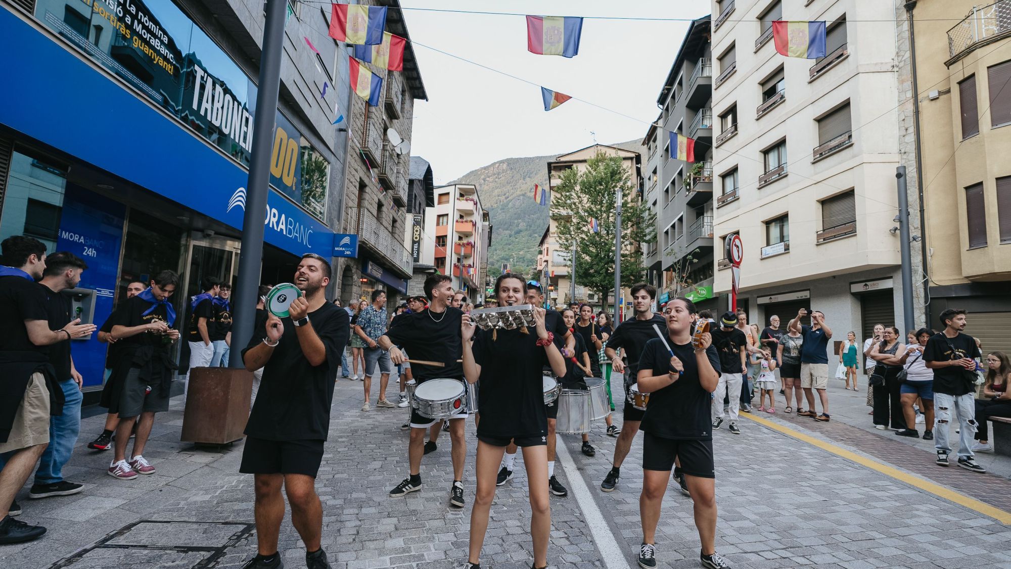 20250814 Cercavila TOKEMXTU @RCaudiovisuals per ComuEncamp (56)