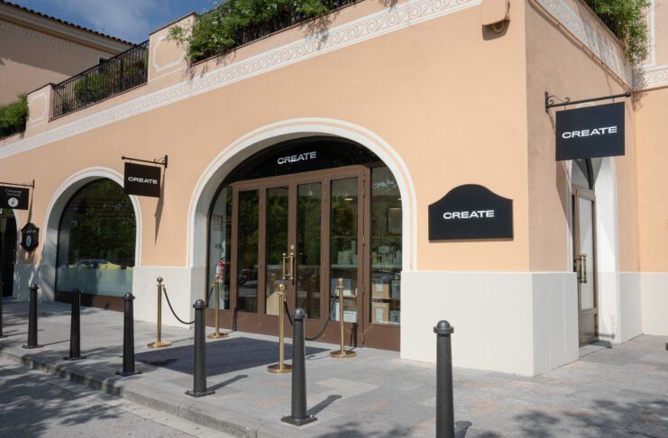 Exterior de la botiga Create a la Roca Village
