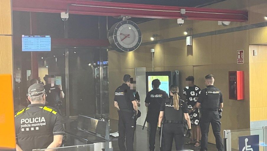 Operatiu policial a l'estació Terrassa Est