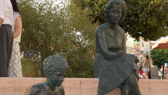 08 14 Inauguracio Escultura Deu Termal Coma ruga 05
