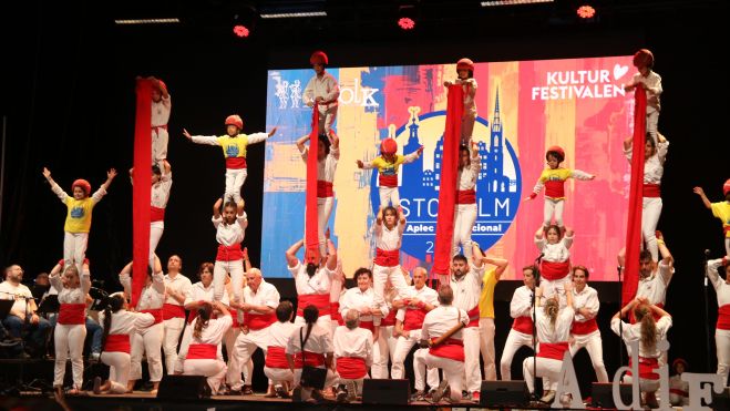 Castells al 38 Aplec Internacional d'Adofolk