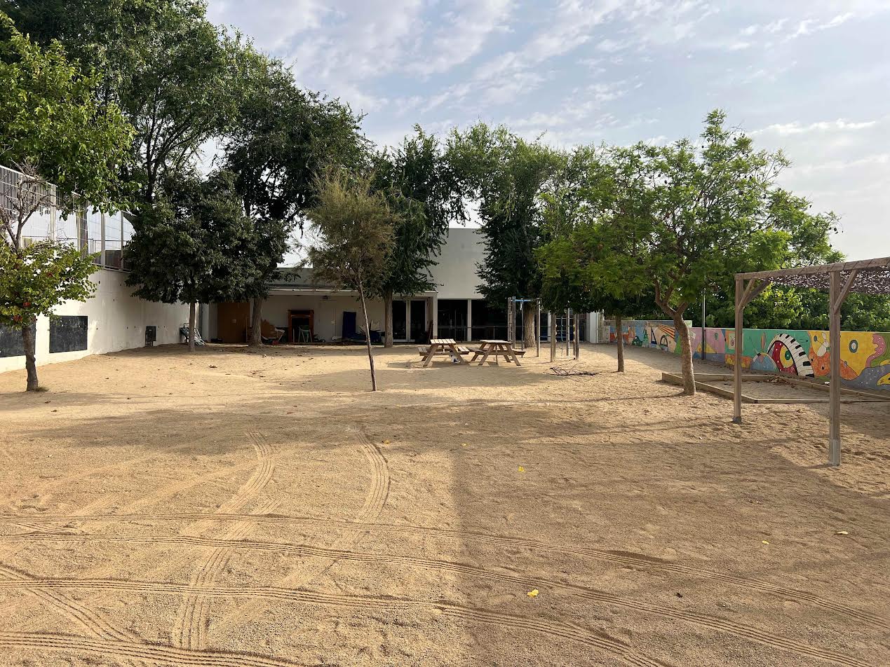 Patio de la Escuela Molino de Viento.
