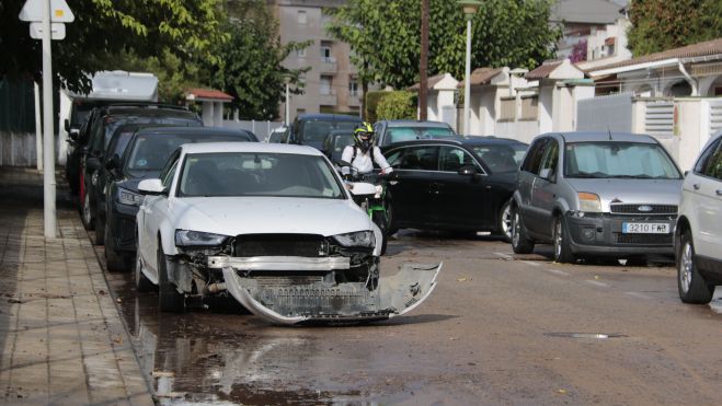 Un cotxe aparcat en un carrer del Vendrell