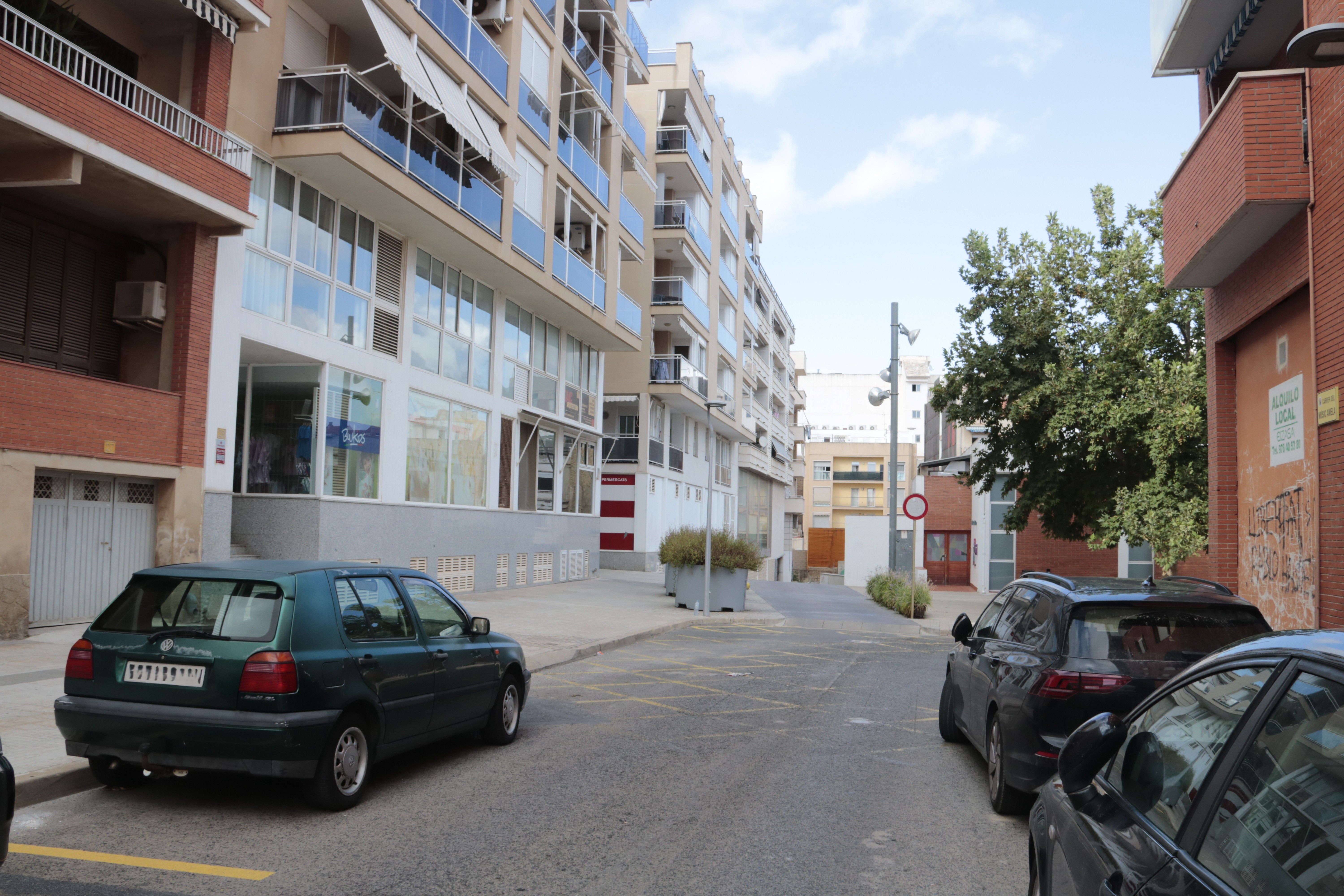 Imatge del carrer de la Ràpita on es va produir la baralla que va acabar amb la mort d'un home.