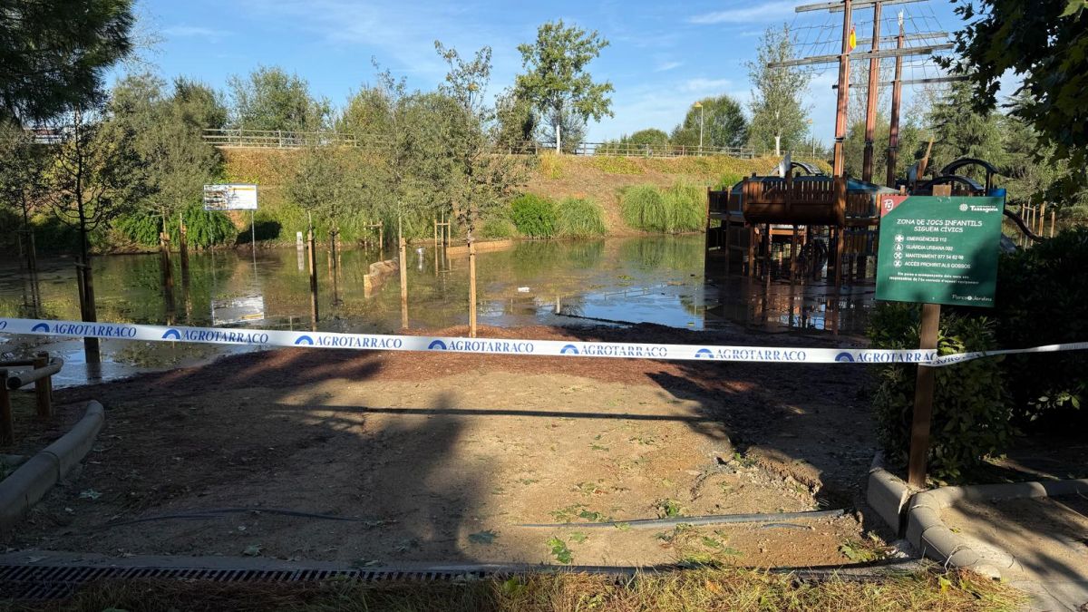 Un parc de Tarragona tancat en quedar inundat per la tempesta