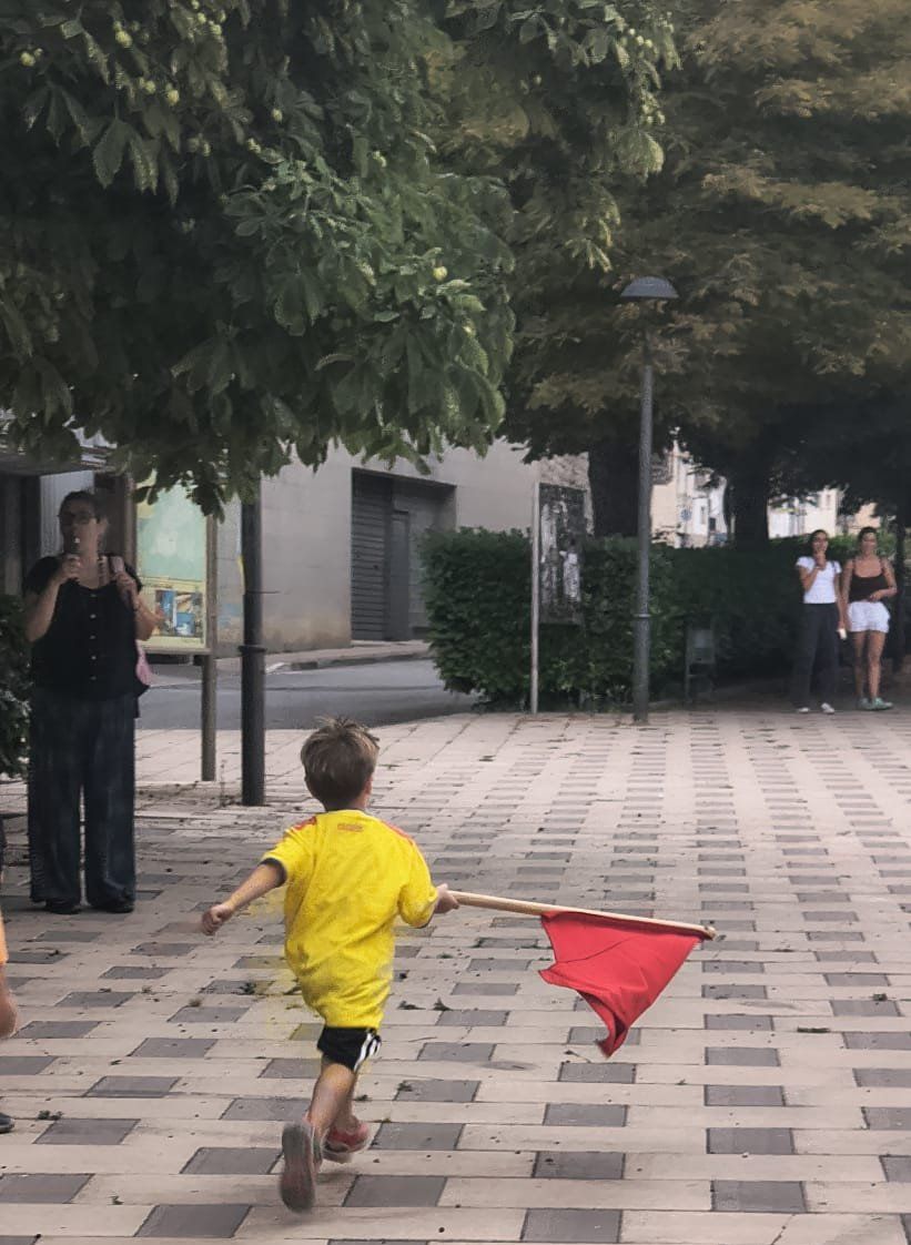 Més de quaranta joves participen en la gimcana nocturna “Atrapa la bandera” de Santa Coloma de Quera (1)