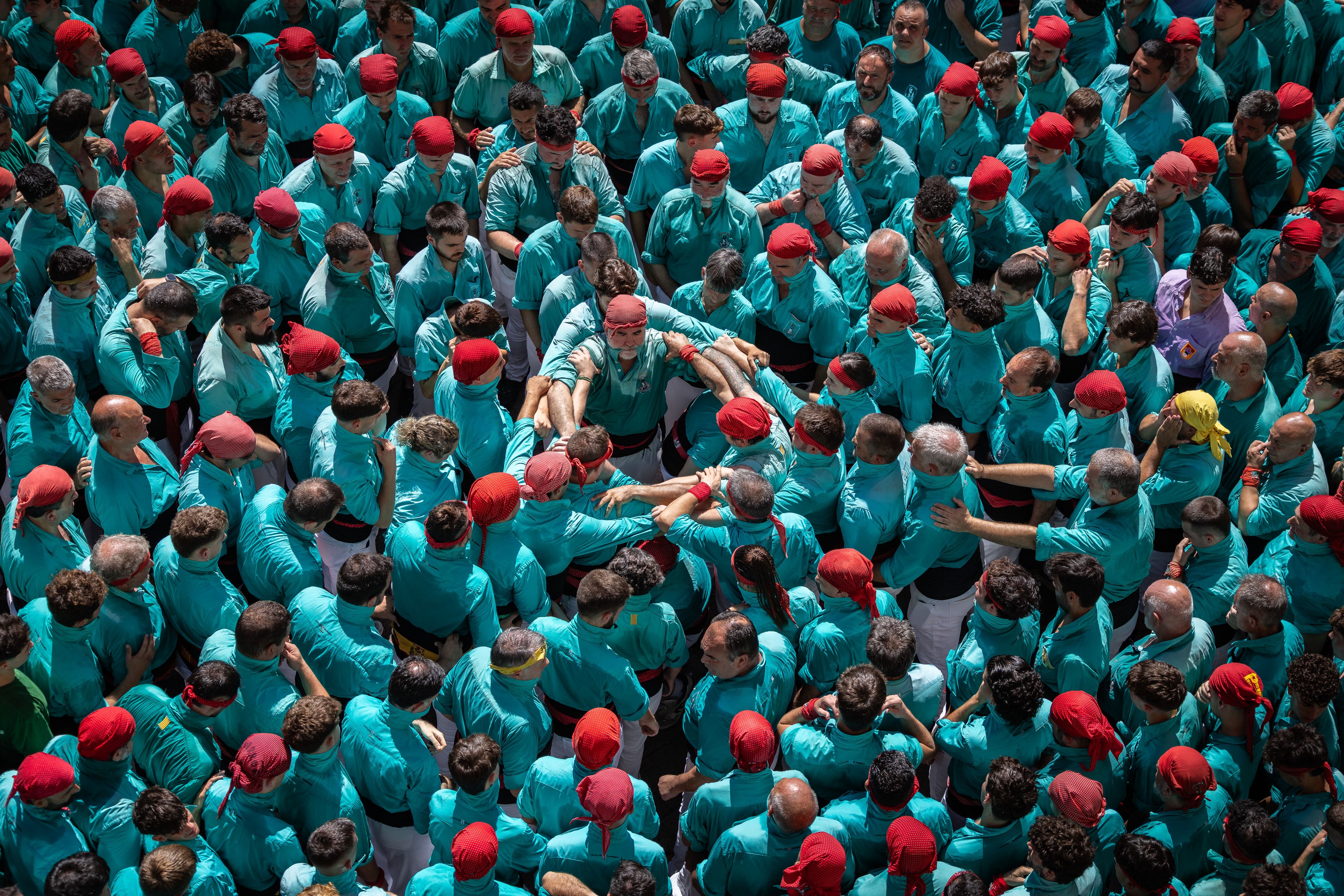 Els Castellers de Vilafranca fent una pinya durant la diada de Sant Fèlix