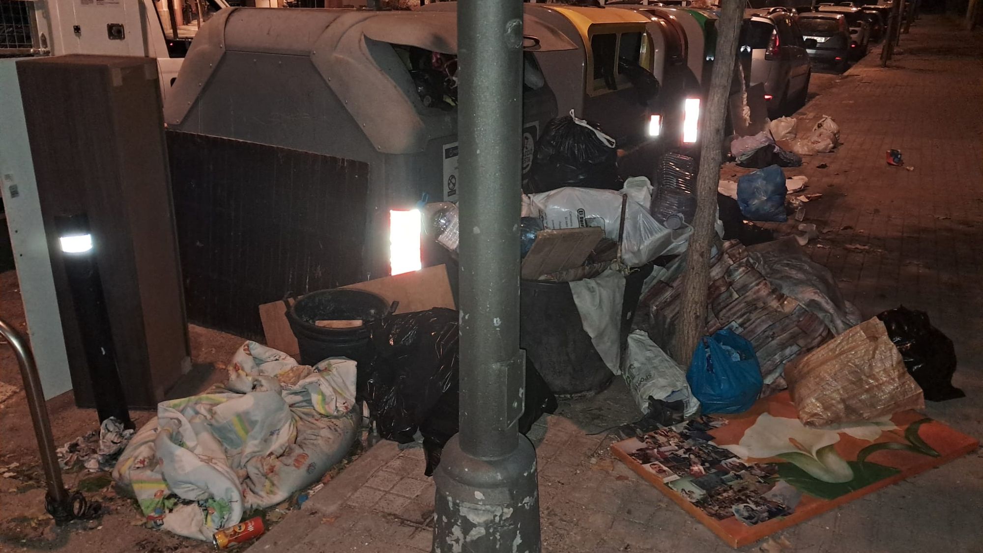 Diferents abocaments de brossa al carrer a Camplar