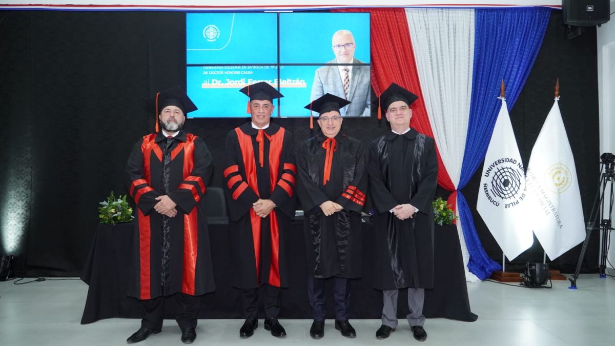 El professor de la Universitat de Girona i director de la Càtedra de Cultura Jurídica, Jordi Ferrer Beltrán, ha estat investit Doctor Honoris Causa per la Universidad Nacional de Pilar, al Paraguai 1