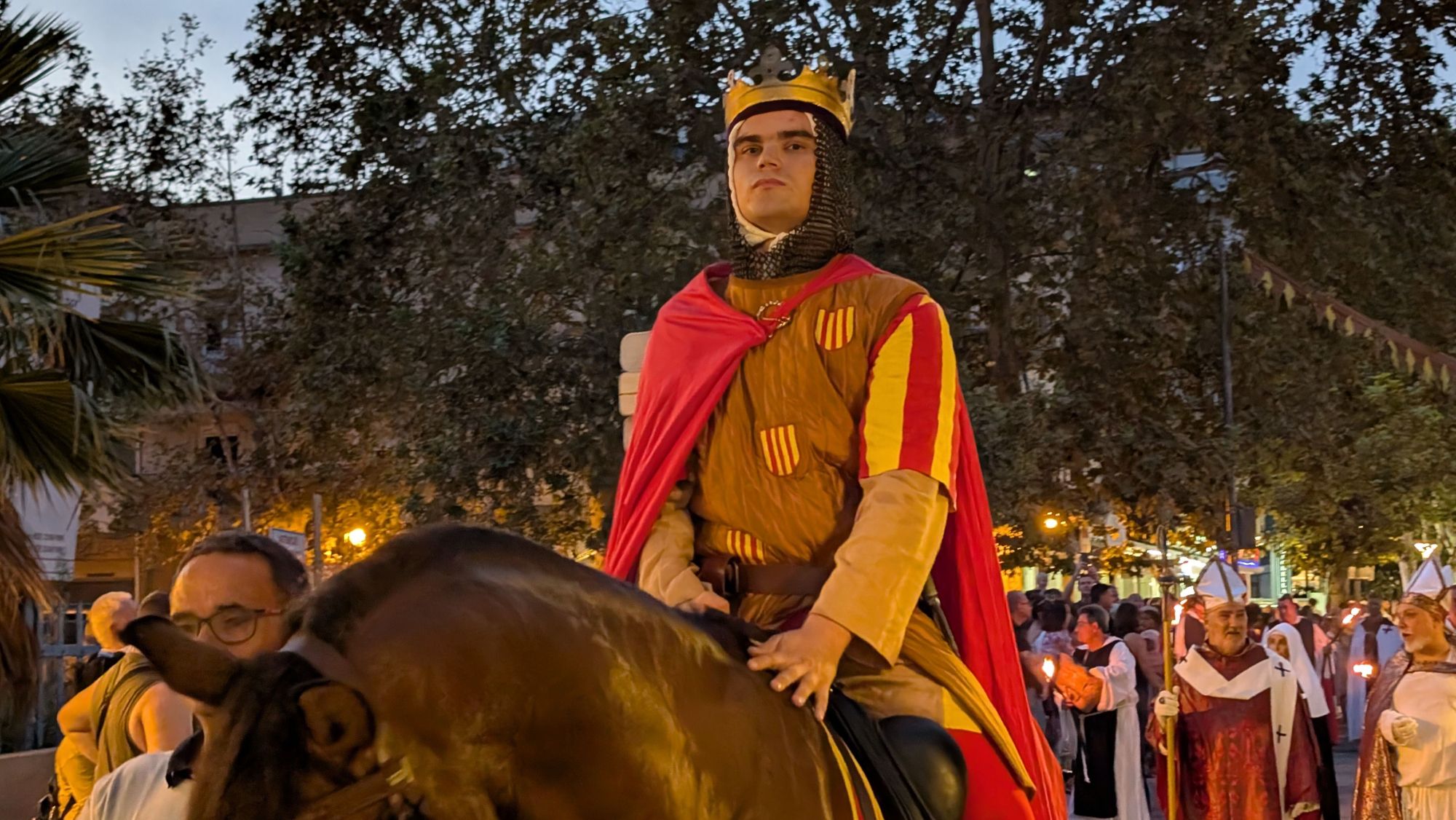 Els veïns i veïnes de Salou han estat preparant la festa durant mesos