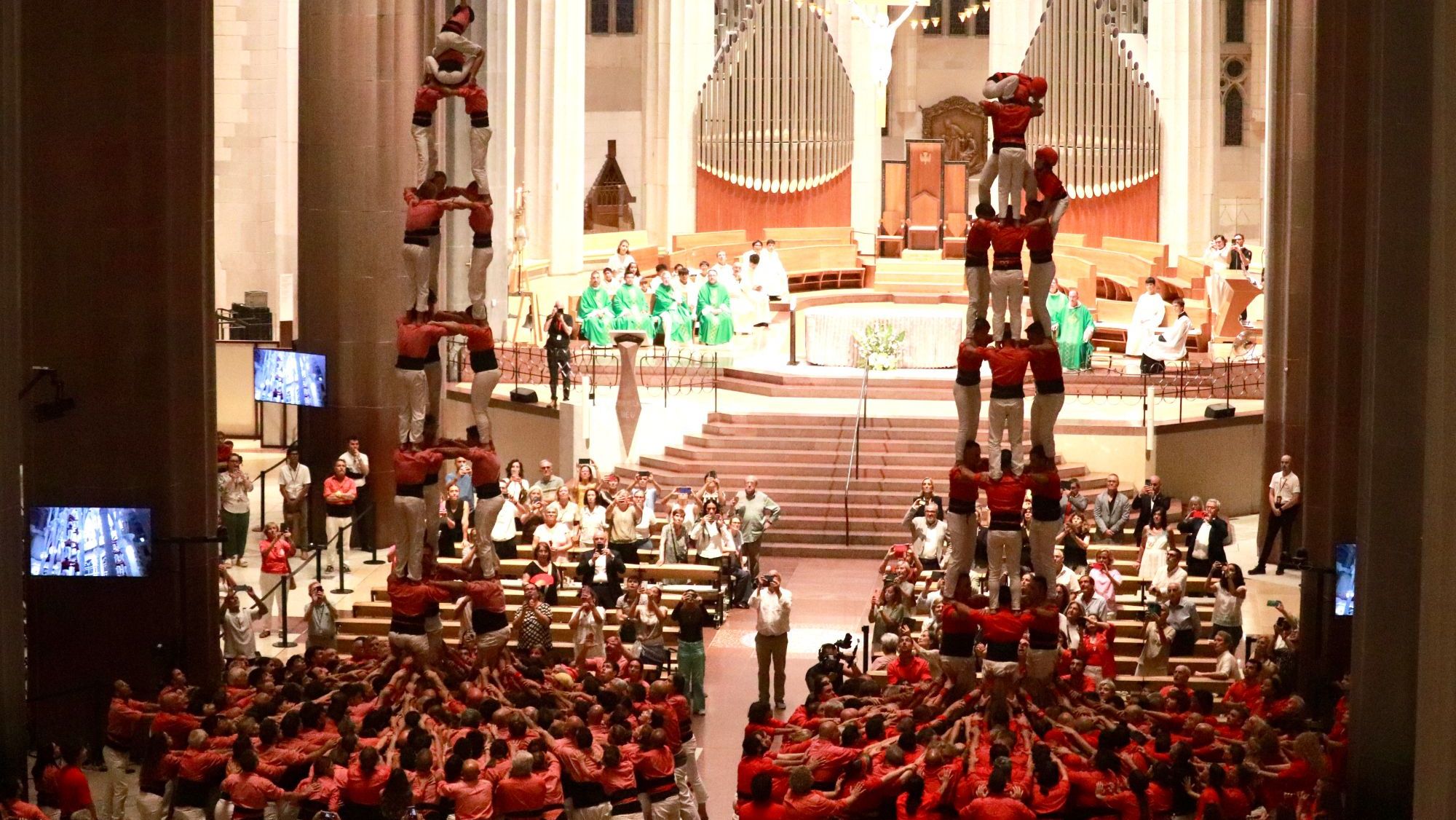 També s'han alçat castells dins la basílica de la Sagrada Família