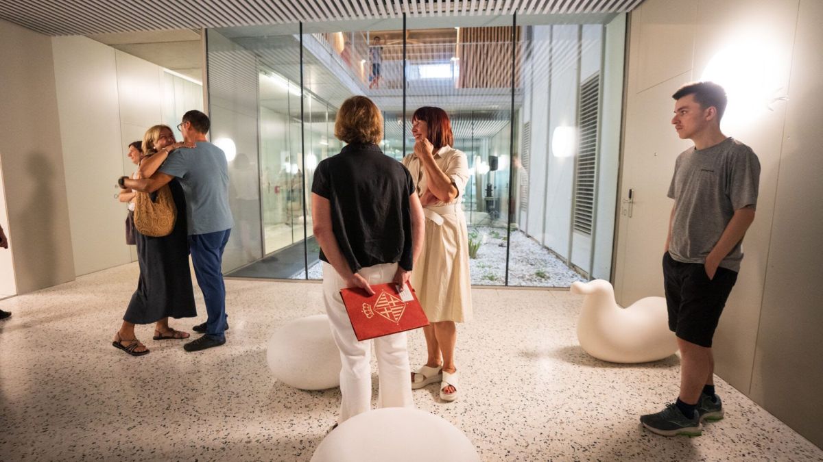 Barcelona estrena pisos temporals per ajudar famílies vulnerables a recuperar una vida autònoma 1