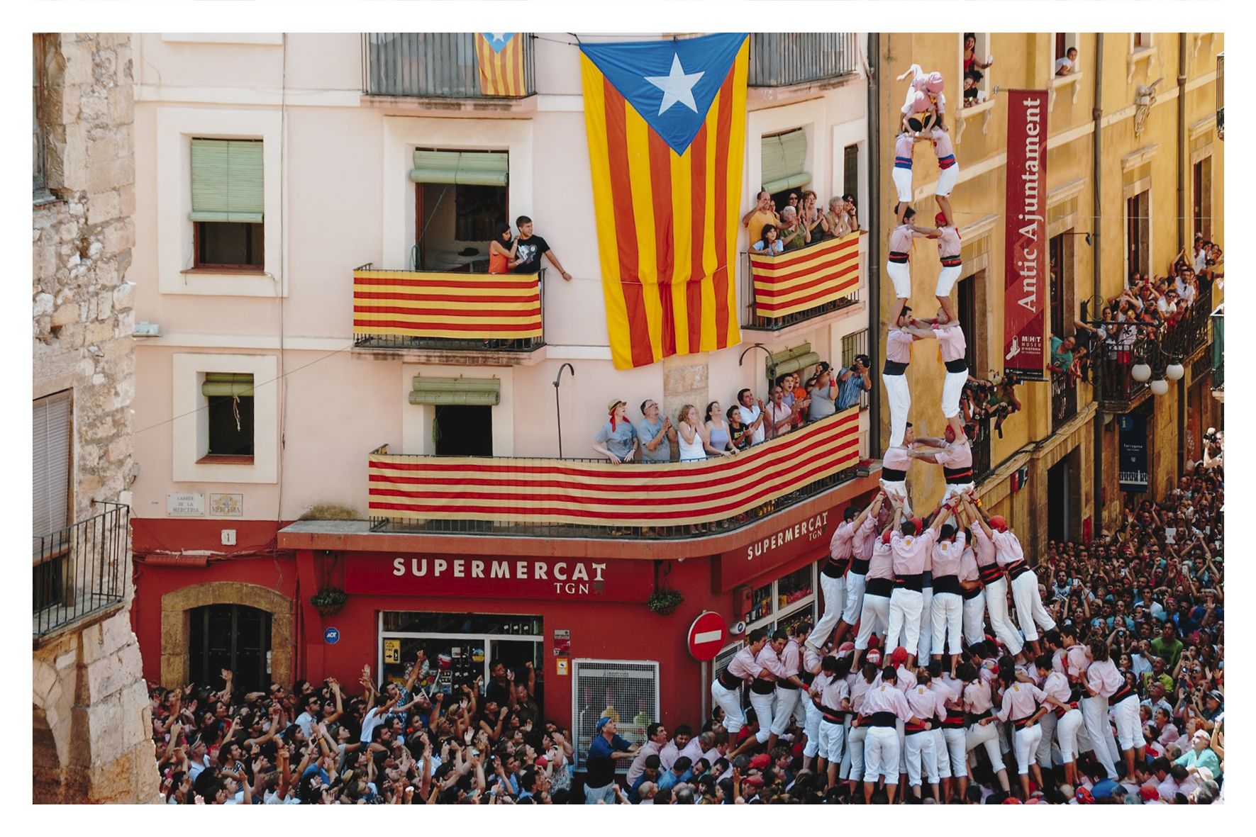 Primer castell de gamma extra dels Xiquets. Foto cedida