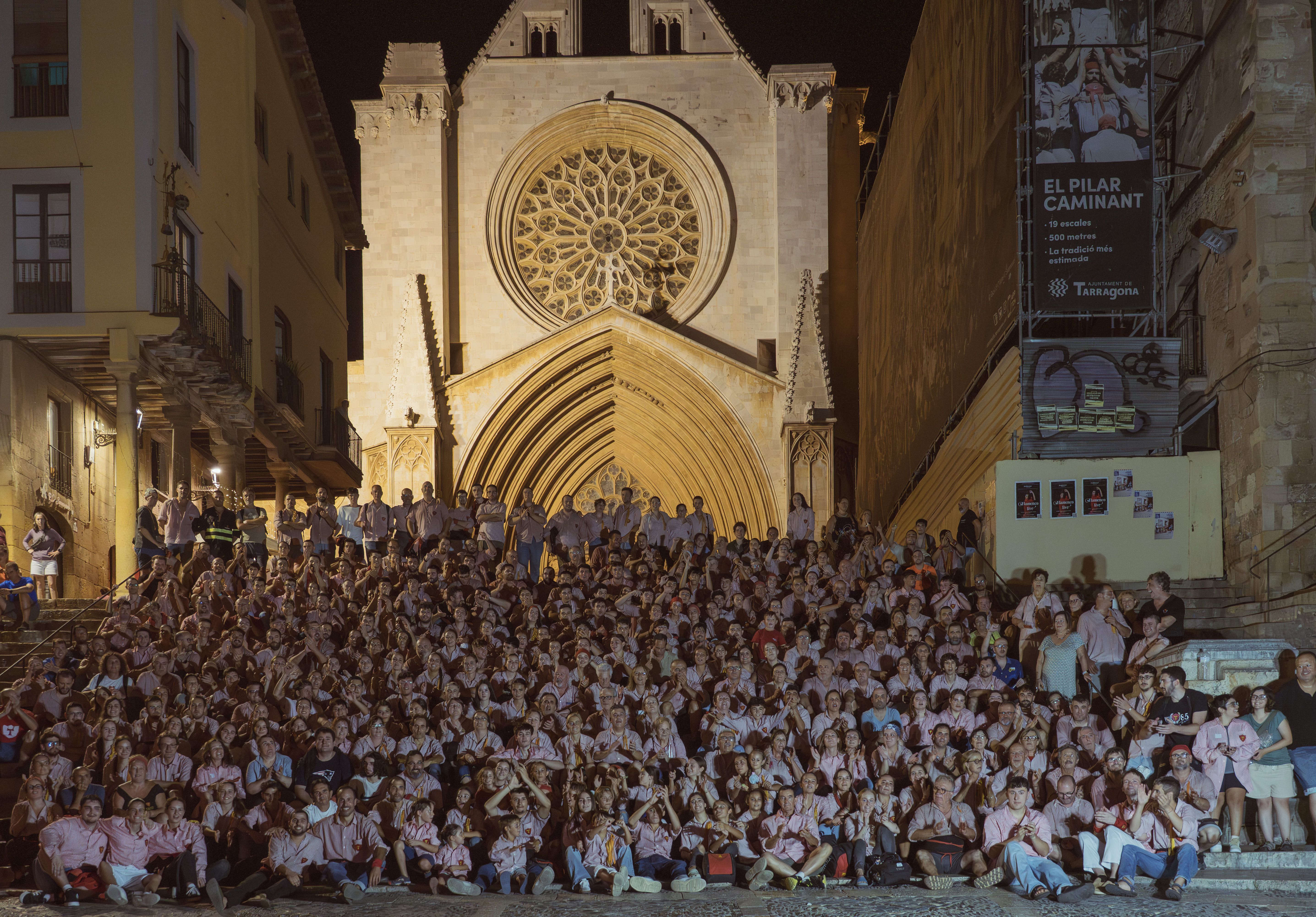 Imatge de família a la plaça de les Cols. Foto cedida