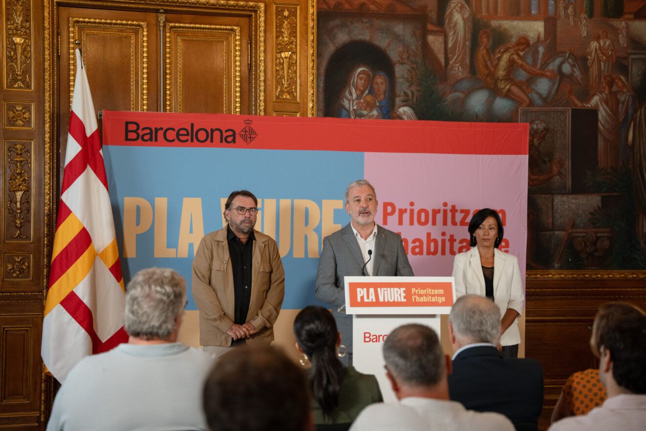 L'alcalde de Barcelona, Jaume Collboni, durant la compareixença amb els mitjans de comunicació 1