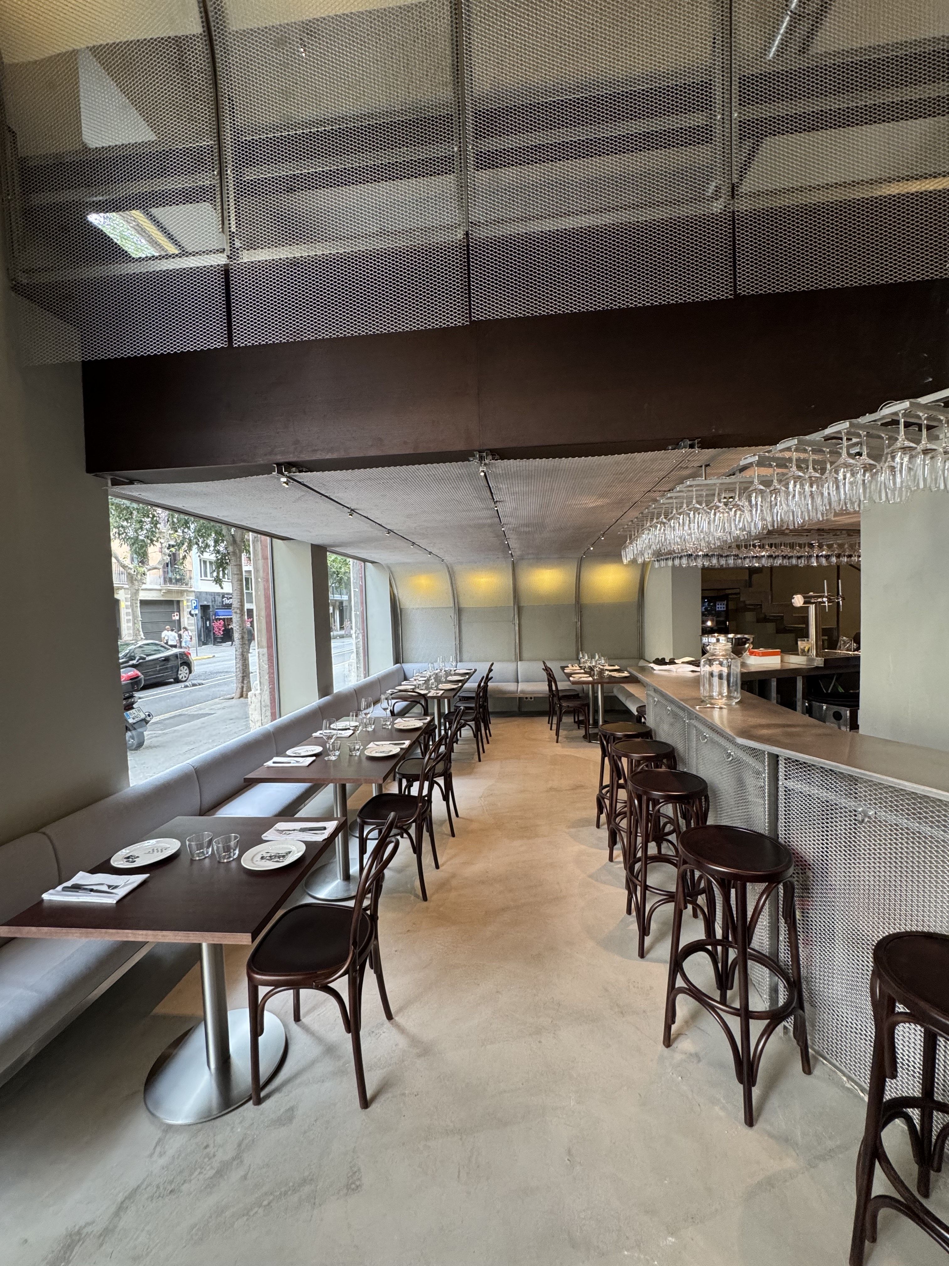 Interior del Pizzabar de Barcelona