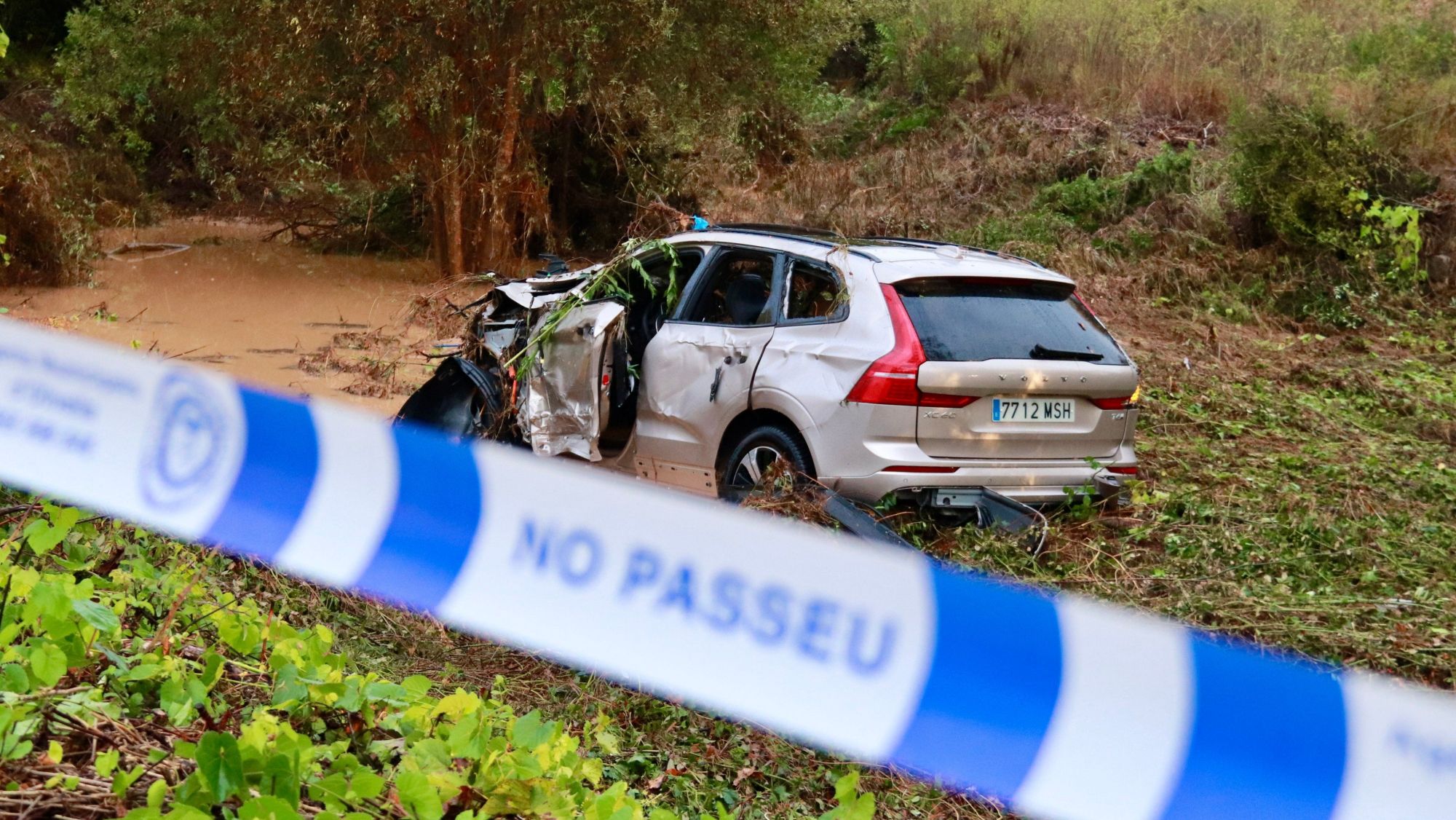 El cotxe de l'home que ha mort arrossegat per la riera a Olivella (2)