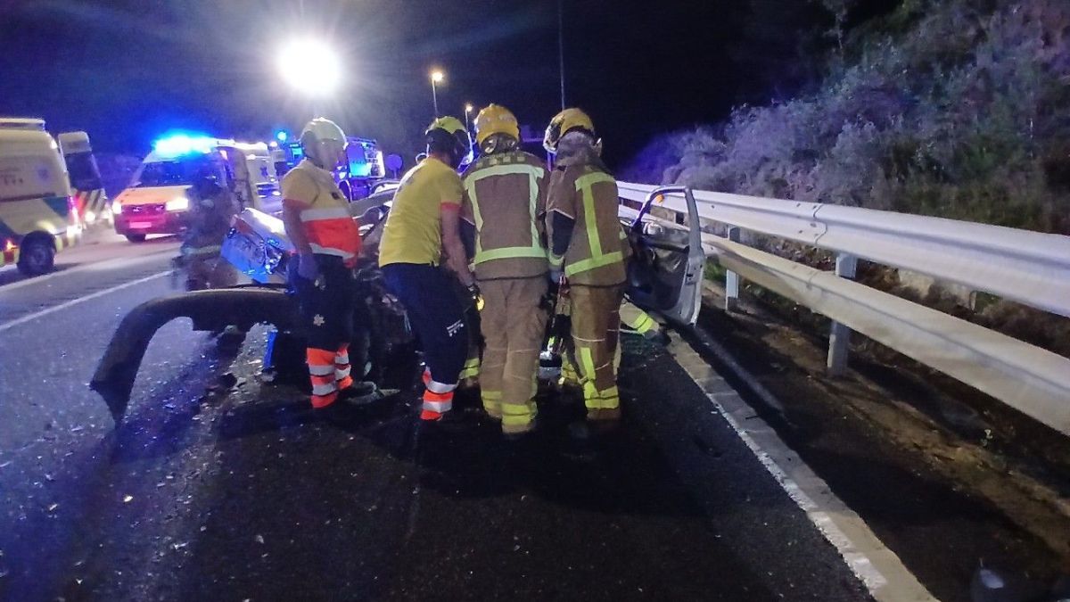 Accident d'un cotxe per culpa d'una cabra a l'A 2 al Bruc 1