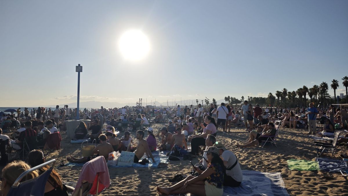 Les platges de Salou plenes per la Festa al Cel