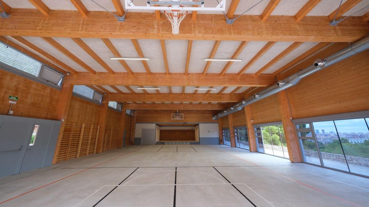 S’ha construït un nou gimnàs i sala multifuncions al pati de l’escola Jacint Verdaguer