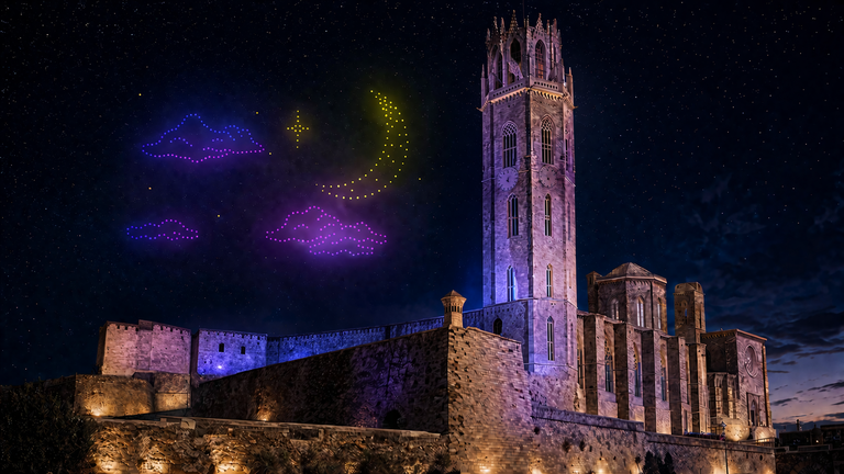 Imatge de l’espectacle de drons que va il·luminar el cel de Lleida durant la Festa Major de maig.