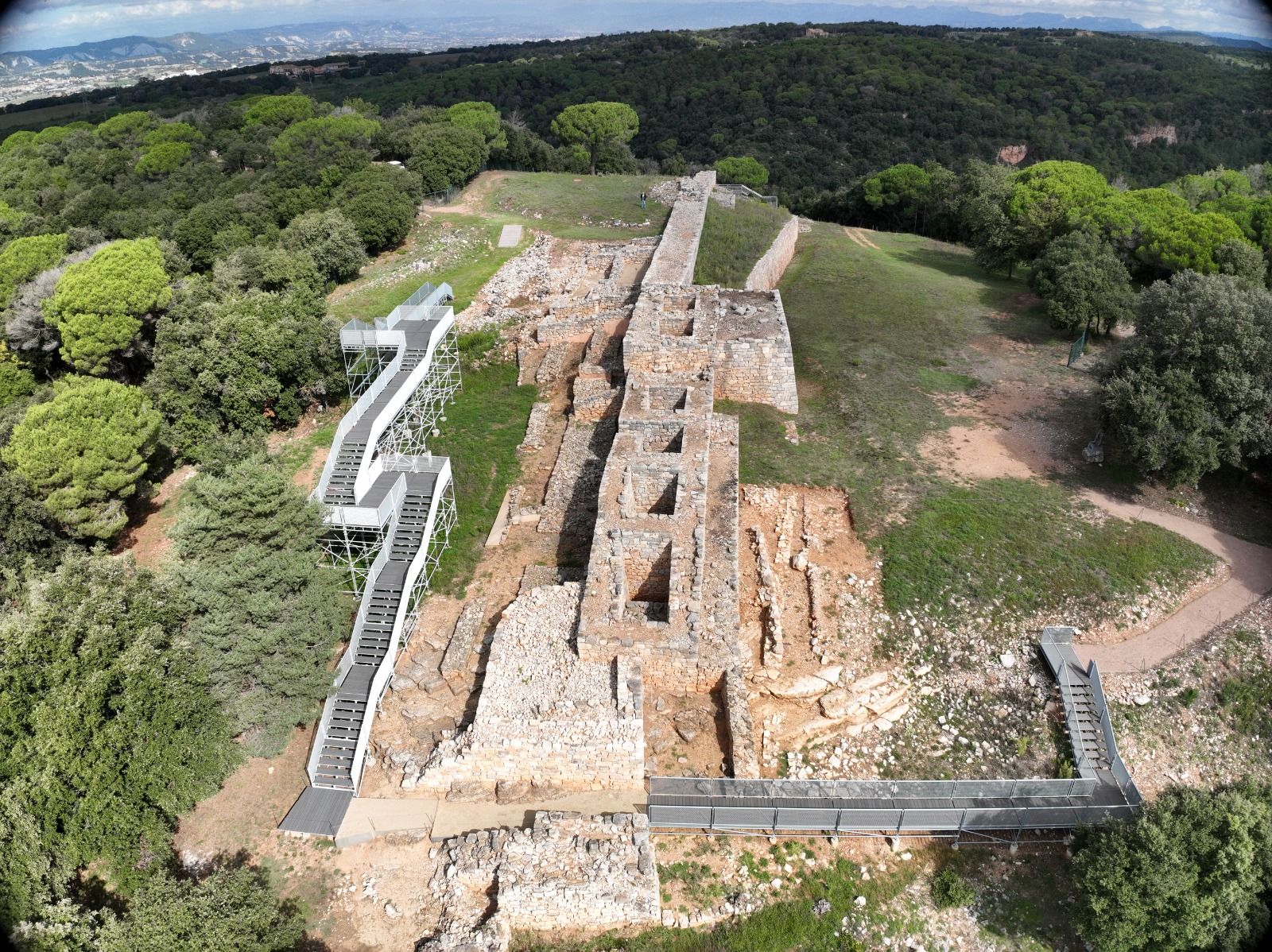 Imatge aèria de la fortificació ibèrica de Montgròs | Foto: SPAL Diputació de Barcelona Imatge aèria de la fortificació ibèrica de Montgròs | Foto: SPAL Diputació de Barcelona