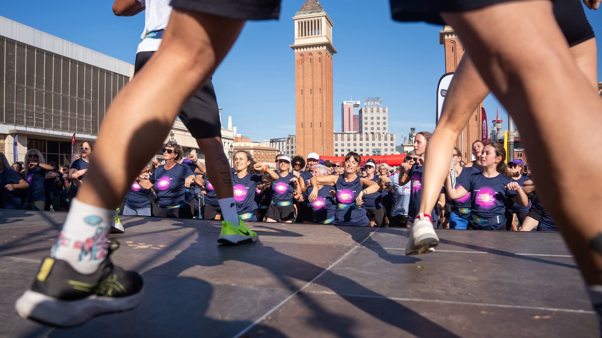 Barcelona reuneix 4.500 persones en una gran festa del fitnes al carrer per la Mercè 1
