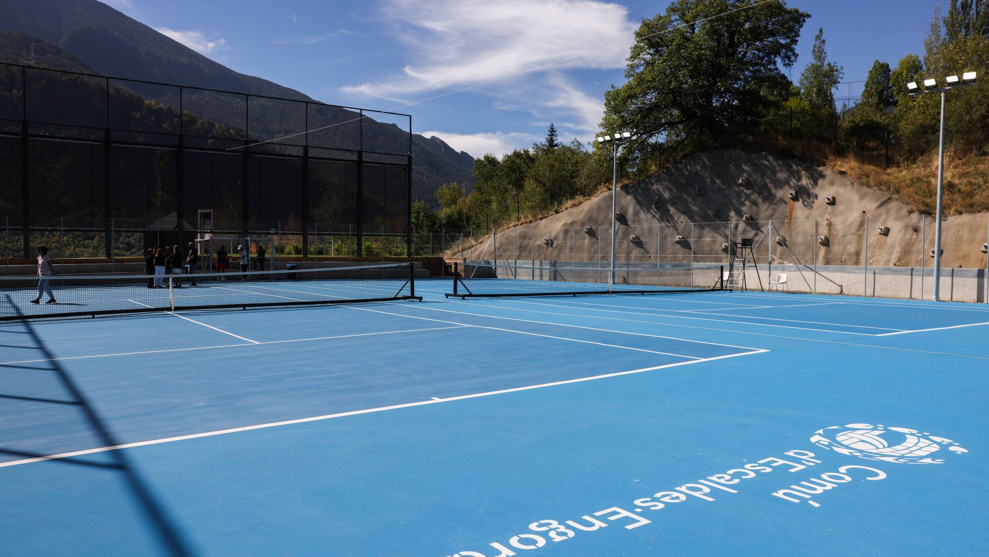 Escaldes estrena les noves pistes de tennis del Falgueró (1)