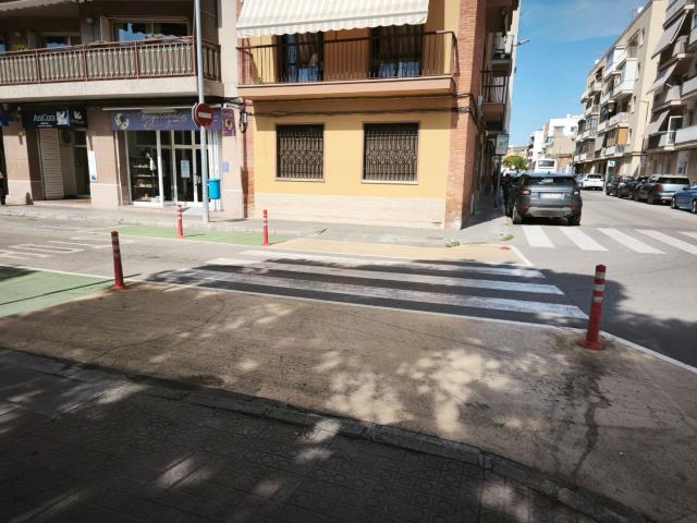 Voreres més accessibles al c. de Pelegrí Ballester amb Pare Garí, a Vilanova i la Geltrú