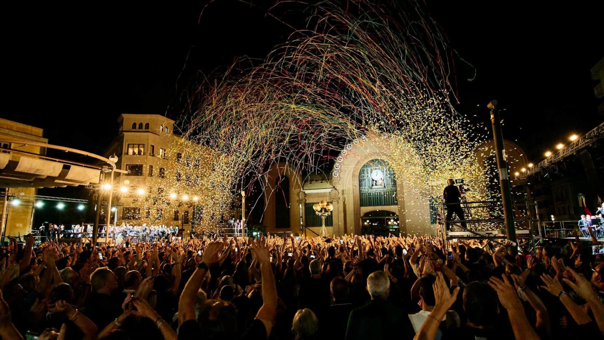 La plaça Corsini també ha recuperat per segon any consecutiu la revetlla de bandes Marc Roselló