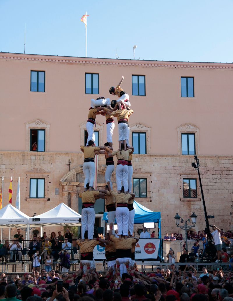 5de7 dels Castellers de Badalona