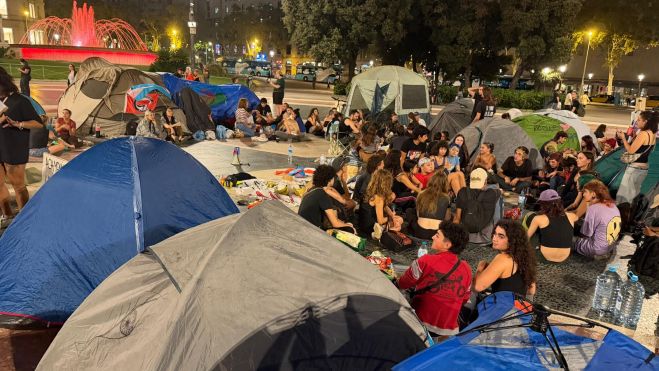 Tendes de campanya a plaça Catalunya
