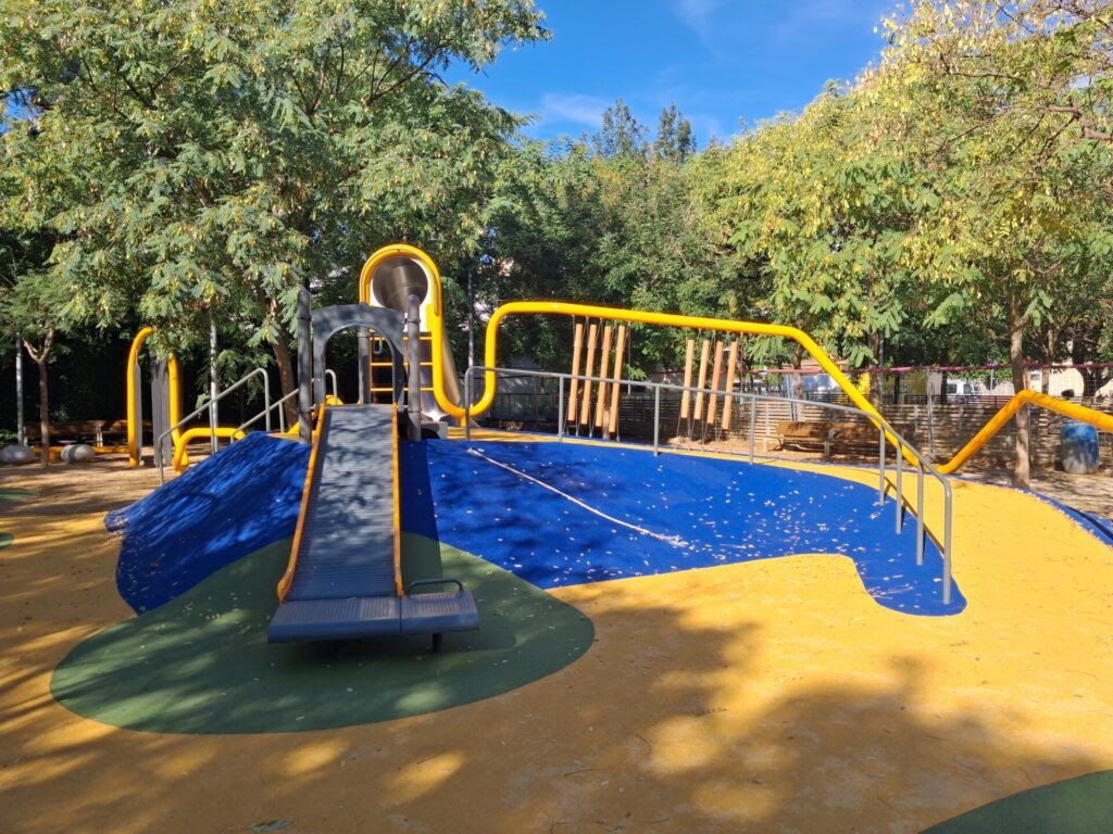 Nova àrea de jocs infantils accessibles als jardins del Doctor Roig i Raventós 1