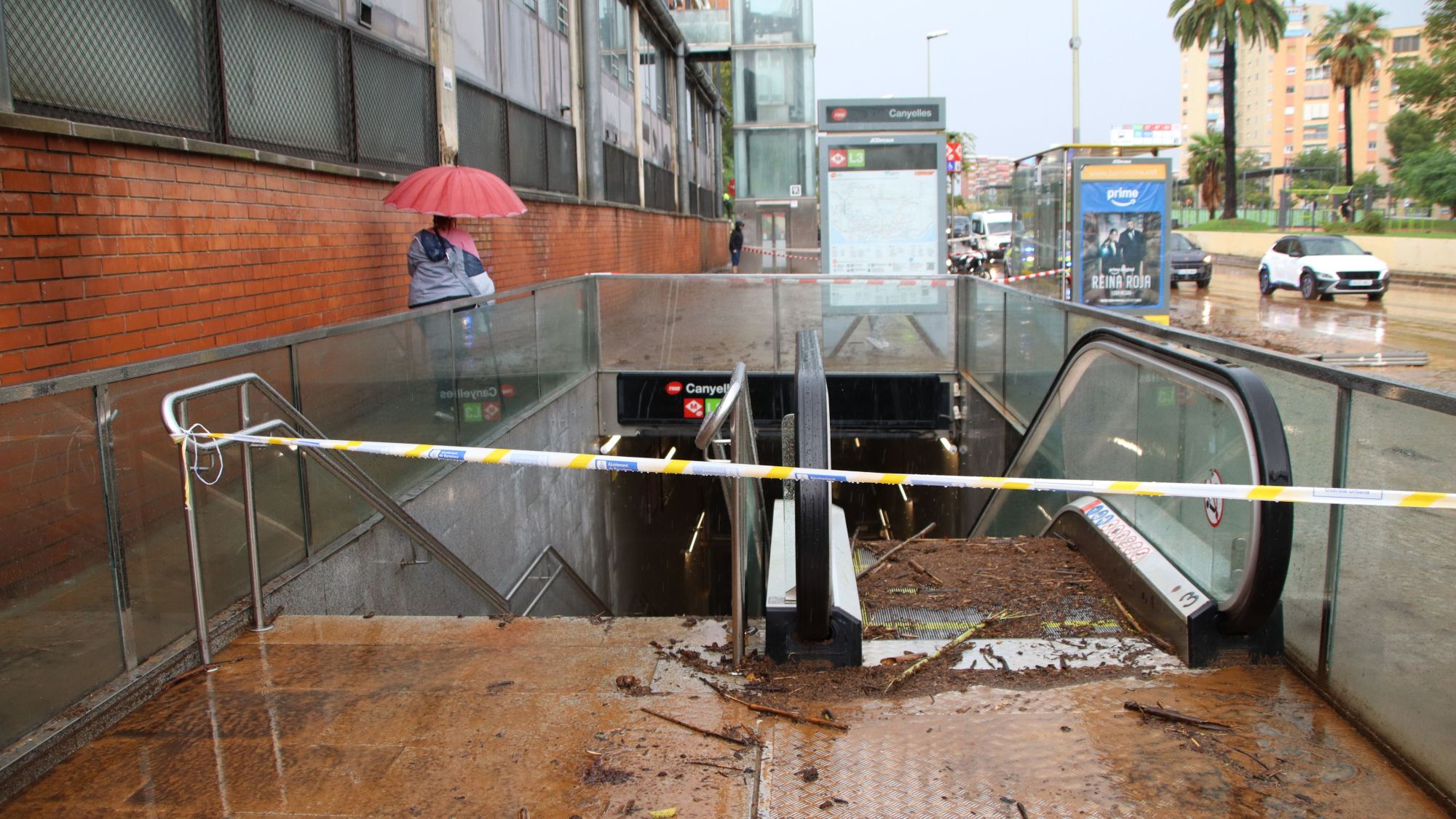 L'accés a Canyelles (metro) tancat per les pluges