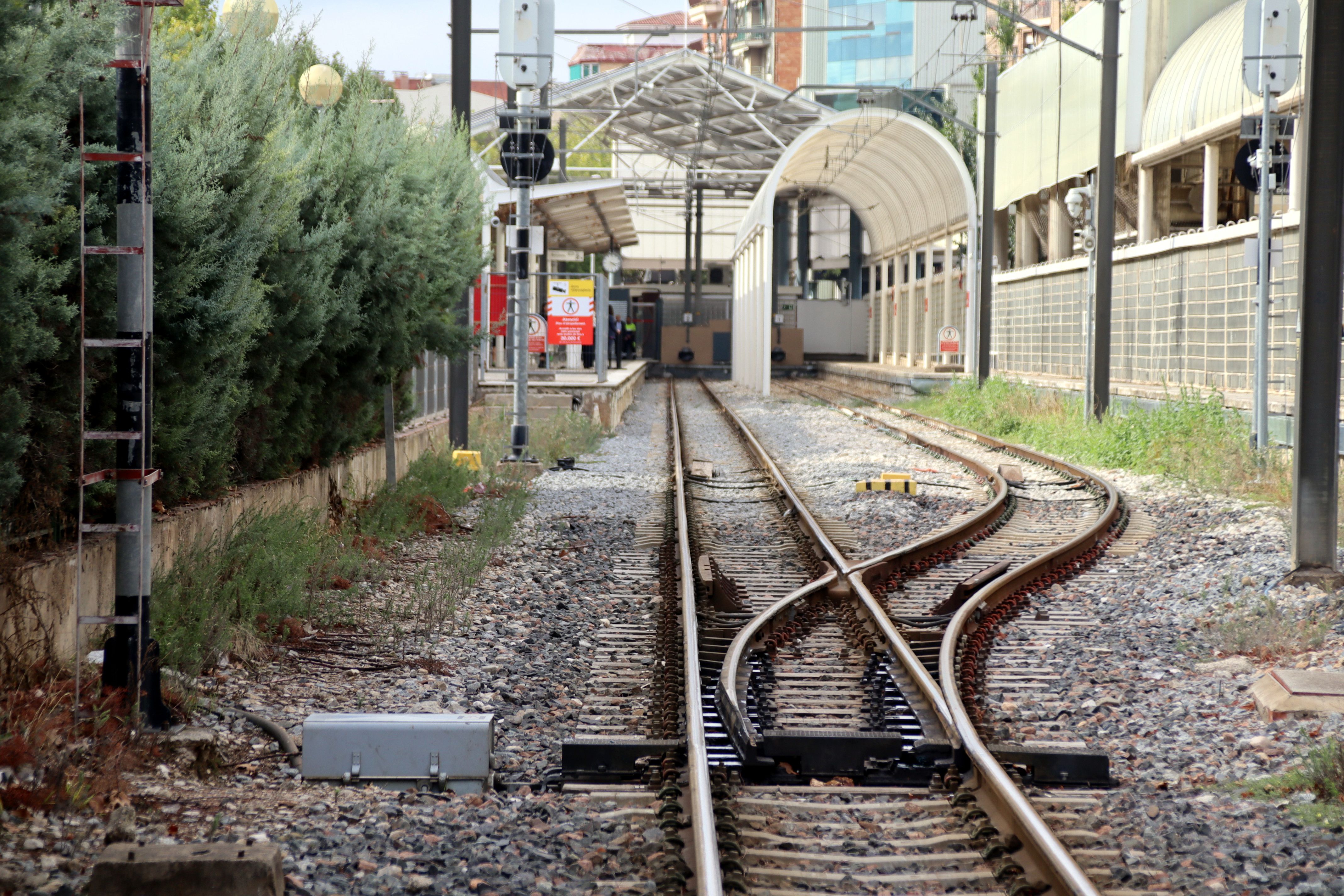 La via del tren a l'estació de Ferrocarrils d'Igualada