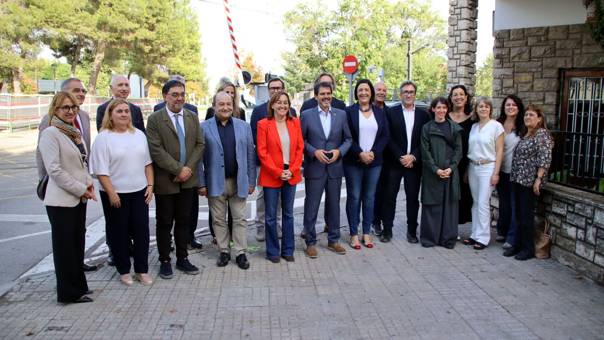 La consellera de Territori, Sílvia Paneque amb representants polítics i econòmics de la ciutat d'Igualada