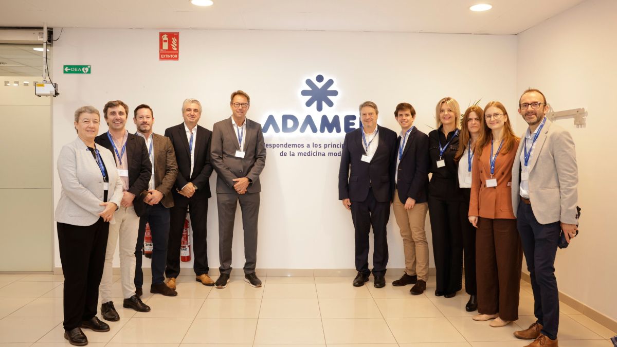 Foto de família dels directius d'Adamed