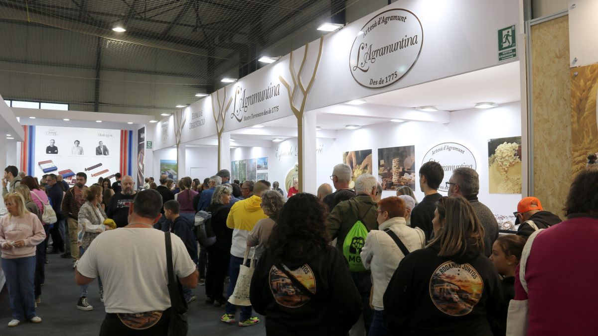 Tret de sortida a la 37a edició de la Fira del Torró i la Xocolata a la Pedra d'Agramunt. Fins dilluns, aquest municipi de l'Urgell s'omplirà d'activitats al voltant d'aquest producte dolç amb degustacions, tallers i ponèn