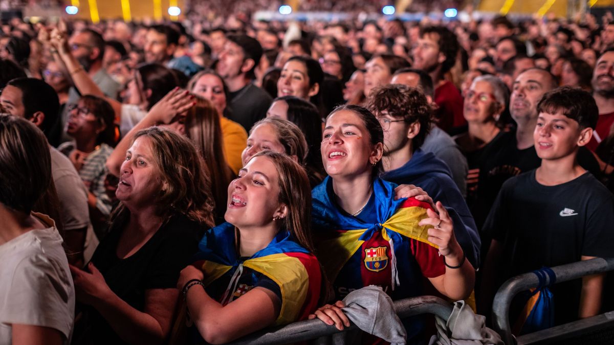 Públic durant l'últim concert d'Oques Grasses a l'Estadi de Montjuïc. (2)