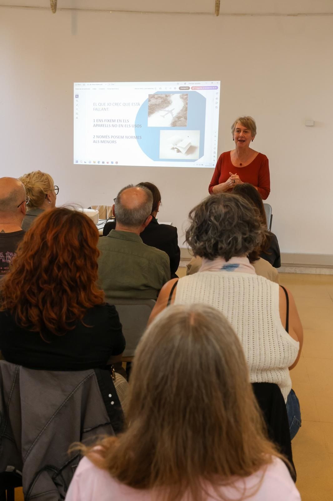 Gavà impulsa una campanya per fomentar un ús saludable i segur de les pantalles 1