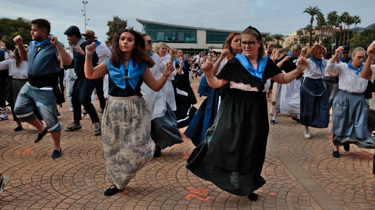 Prop de 500 parelles baten el rècord Guinness de la ballada més multitudinària de Jota Vella a la Ràpita