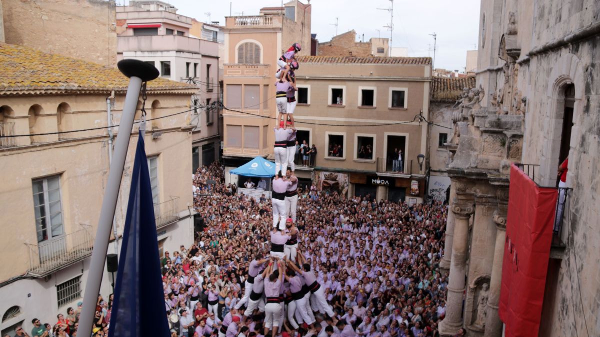 2d9fm de la Colla Jove Xiquets de Tarragona en la primera ronda de la Diada castellera de Santa Teresa del Vendrell