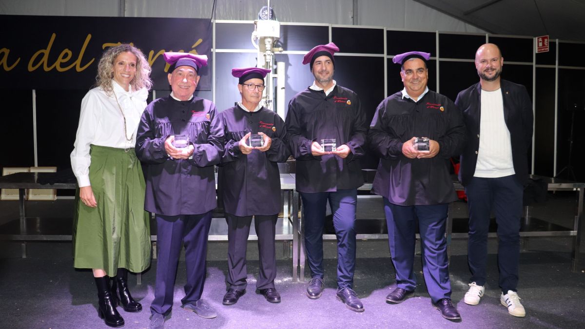 Agramunt homenatja els guardians del seu torró els Menestrals reben el 25è Torronaire d’Honor 2