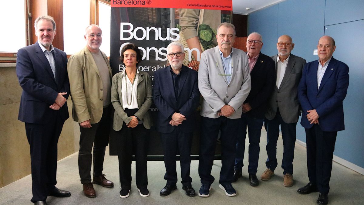 Representants de la Fundació Barcelona Comerç, la Federació de Mercats Municipals de Barcelona (FEMM), PIMEC, el Consell de Gremis i l’Associació de Botiguers de Catalunya