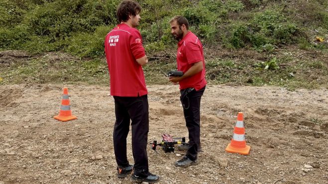 Bombers amb un dron en el dispositiu de cerca d'un menor a Granollers