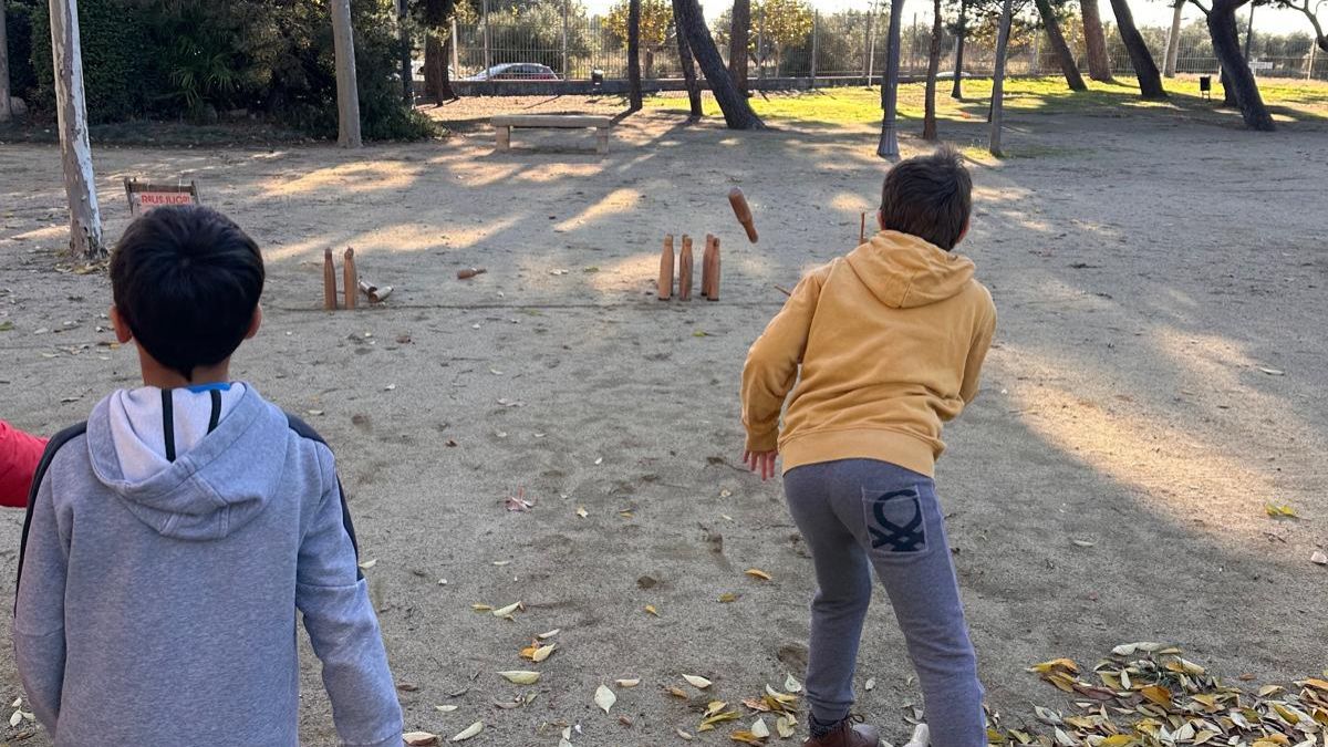 s repeteixen dues actuacions que van ser novetat el curs anterior i que  van tenir molt bona acollida: Escoles en joc i Jocs tradicionals