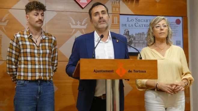 L’alcaldessa i el regidor de Cultura han presentat el primer Escape Room a l’aire lliure vinculat amb el patrimoni de Tortosa