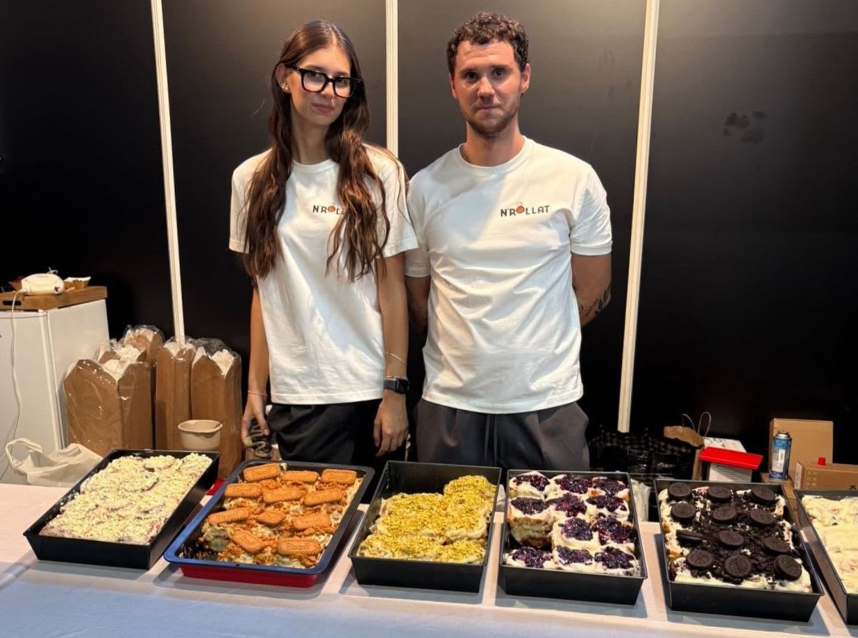 Lucia Fernández y Pau Jiménez, impulsores de N’Rollat, el nuevo local que abrirá en la calle Mayor de Lleida.
