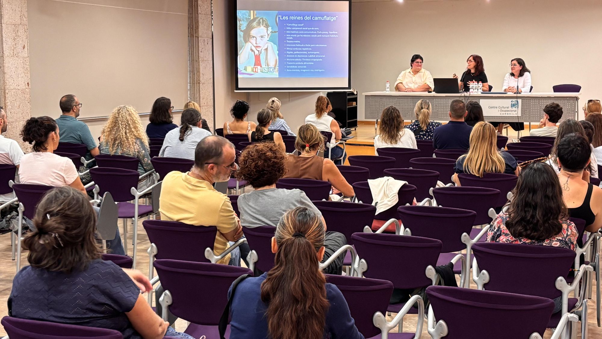 La primera sessió es va realitzar amb l’assistència de més de 40 persones