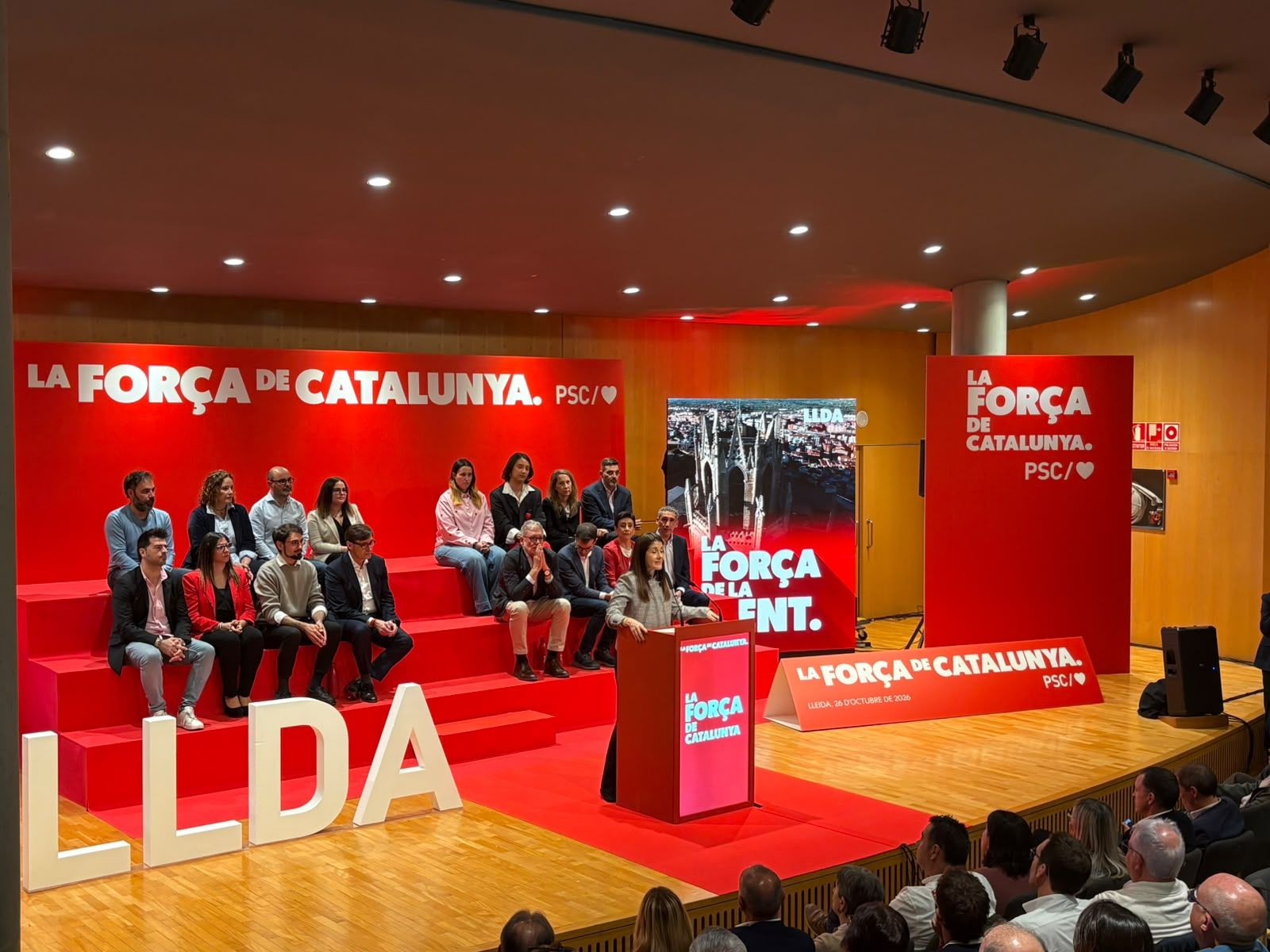 Cristina Morón, candidata del PSC per Lleida, Pirineu i Aran al Congrés, durant l’acte celebrat aquest dilluns a l’Auditori Municipal Enric Granados.